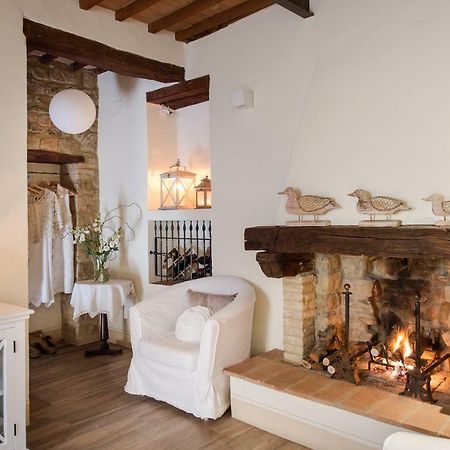 La Casa Di Alice Villa Castelnuovo dell'Abate ภายนอก รูปภาพ